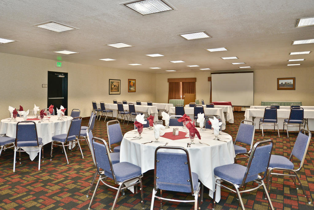 Отель Ramada By Wyndham Kent Seattle Area Экстерьер фото