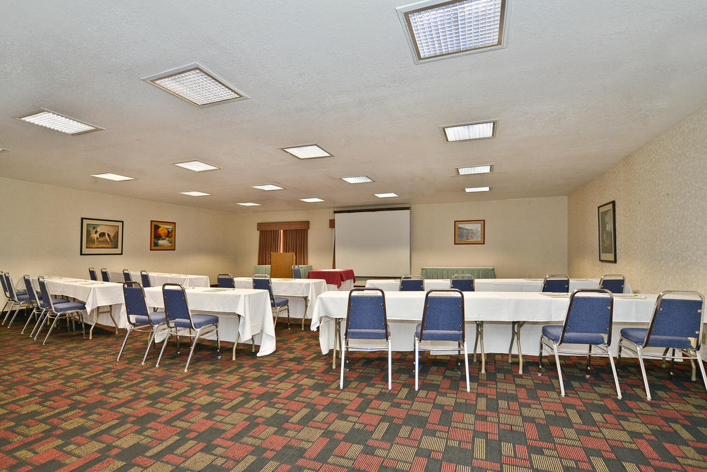 Отель Ramada By Wyndham Kent Seattle Area Экстерьер фото